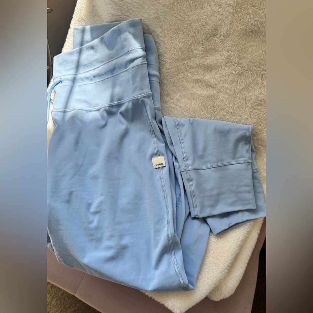 Vuori Baby blue daily Leggings NWOT